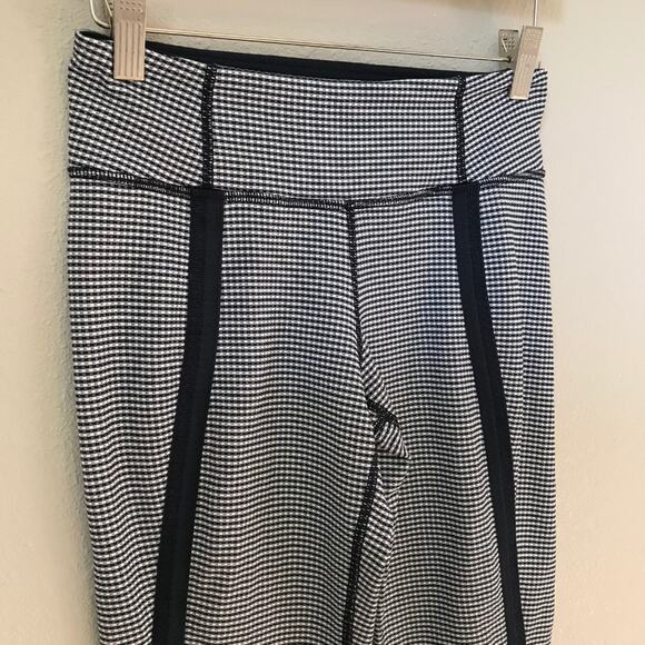 Lululemon Coast To Class Navy Gingham Crop Leggings sz 4 - Picture 2 of 5